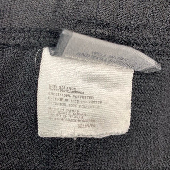 New Balance Womens White Stripe Black Shorts Activewear Size M Comfort Fit - Picture 4 of 7